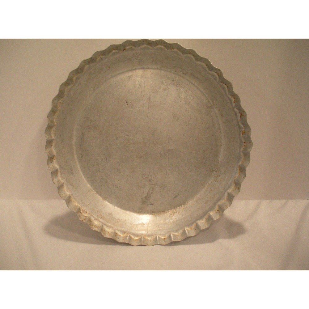 Vintage Wear-Ever Aluminum Fluted Tart Pan 10 Inch Scalloped Edge Baking Dish